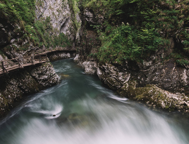 El famoso cañón del cañón de Vintgar con camino de madera, Bled, Triglav, Eslovenia, Europa
. - Foto, Imagen