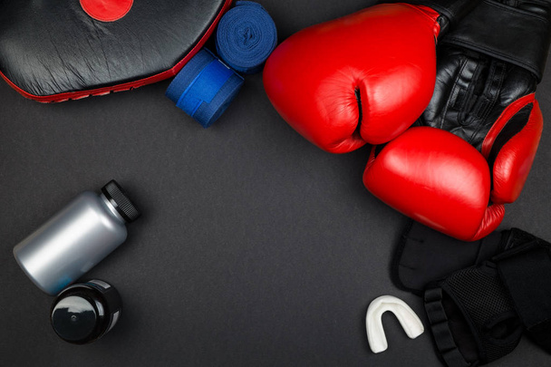 Red boxing gloves - Foto, Imagen