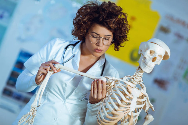 Kobieta nauczania anatomii - Zdjęcie, obraz