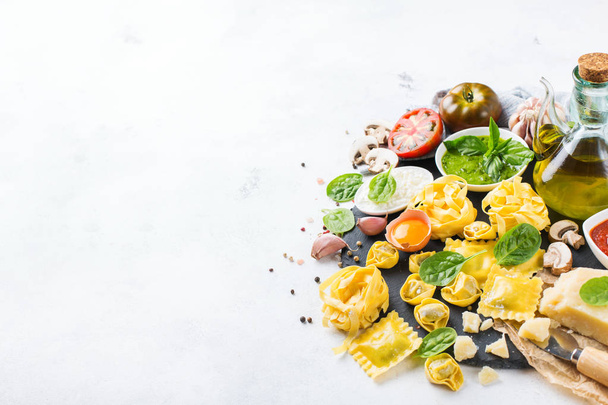 Italian food and ingredients, ravioli pasta tortellini pesto tomato sauce - Foto, Imagem