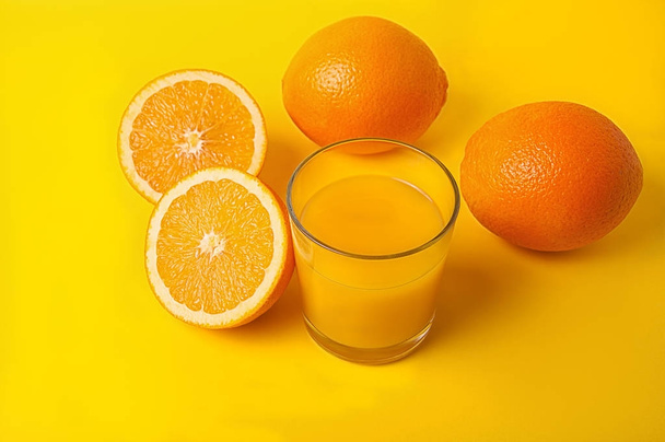 Bir bardak portakal suyu.  - Fotoğraf, Görsel