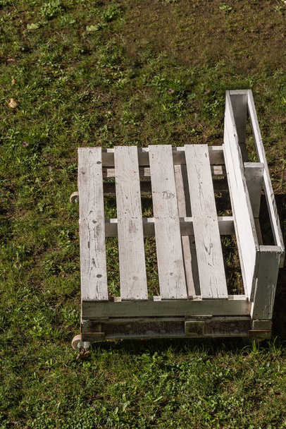 подвижное сиденье из европоддонов
 - Фото, изображение