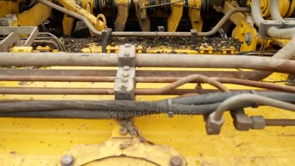 Detail traktor Kombajn na sklizeň cukrové řepy - Záběry, video