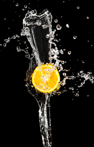 Portakal ve sular sıçramaları - Fotoğraf, Görsel