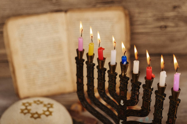 La fiesta judía hannukah símbolos - menorah - Foto, Imagen