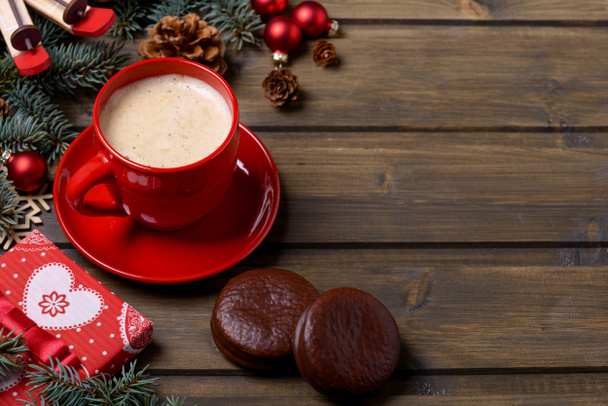Christmas card with coffee in red cup and gift box - Zdjęcie, obraz