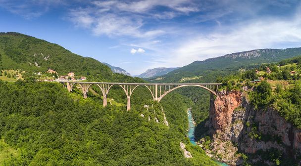 Djurdjevica Tara γέφυρα στο Μαυροβούνιο - Φωτογραφία, εικόνα
