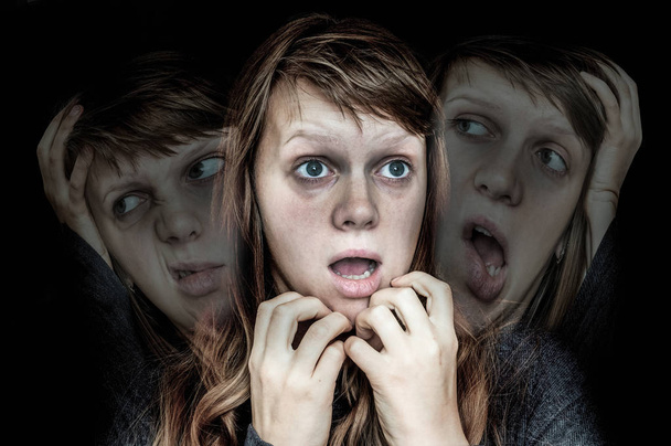 Mulher com personalidade dividida sofre de esquizofrenia
 - Foto, Imagem