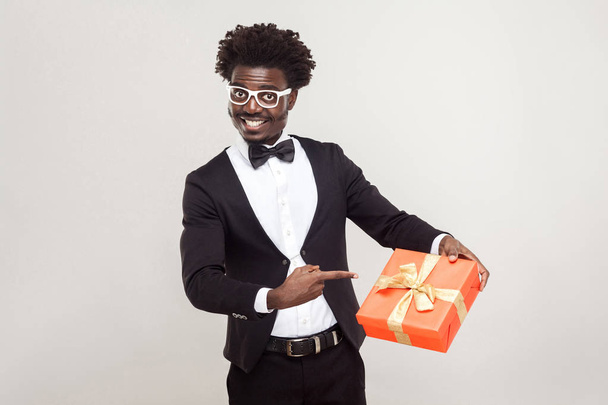  Valentine day. African businessman pointing fingers at gift box - Φωτογραφία, εικόνα