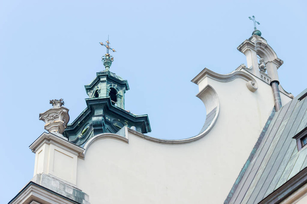 Barokk top bell tower és dekor elemek, katolikus egyház - Fotó, kép