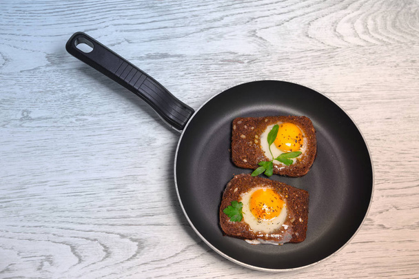 Breakfast : toasted scrambled eggs on frying pan - Фото, изображение