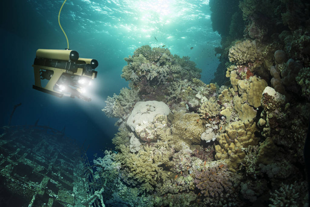 Robot inspecciona un barco hundido bajo el agua
 - Foto, imagen
