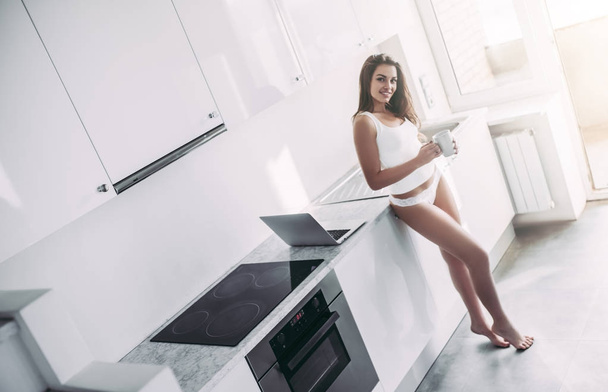 Sexy woman on kitchen - Photo, Image