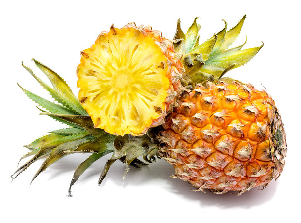 Ανανάς (ananas) απομονώνεται - Φωτογραφία, εικόνα