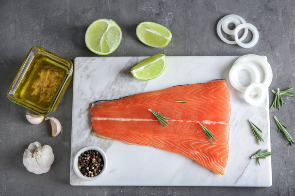 Fresh salmon fillet  - Foto, imagen