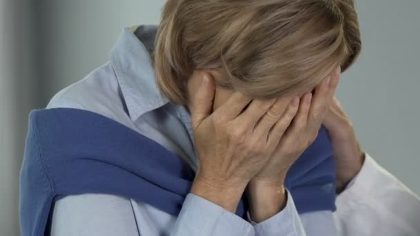 Upset woman crying from despair and hopelessness, disappointing diagnosis - Séquence, vidéo
