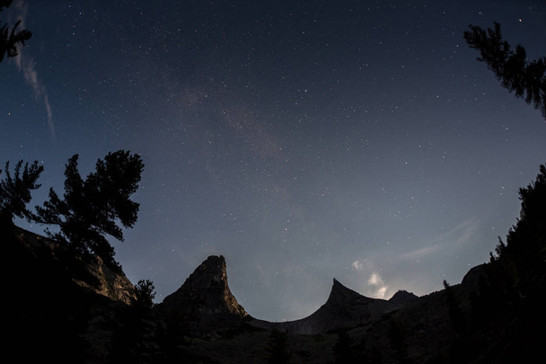 Παραβολή βουνό αστέρι στο Ergaki εθνικό πάρκο Ρωσία - Φωτογραφία, εικόνα