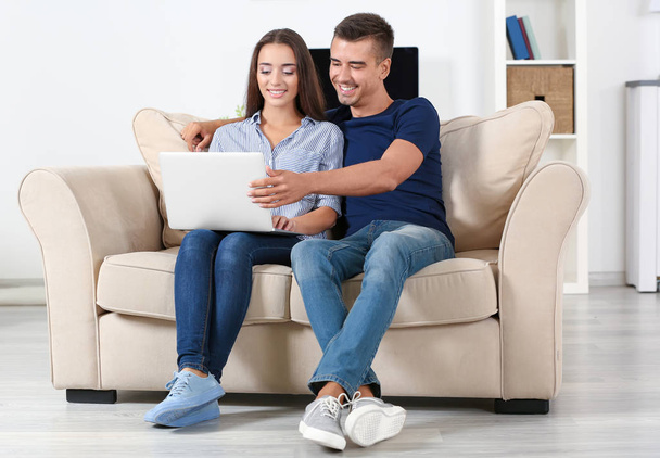 Young couple with laptop - Foto, Imagen