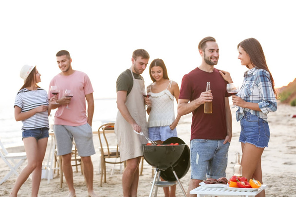 Young people having barbecue party on beach - Fotoğraf, Görsel