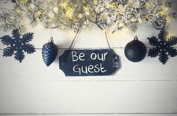 Black Christmas Plate, Fairy Light, Text Be Our Guest - Foto, afbeelding