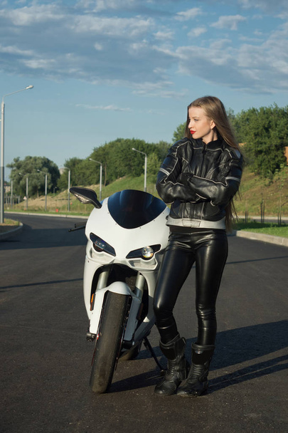 Sexy kostým motorkářka v kožené bundě  - Fotografie, Obrázek