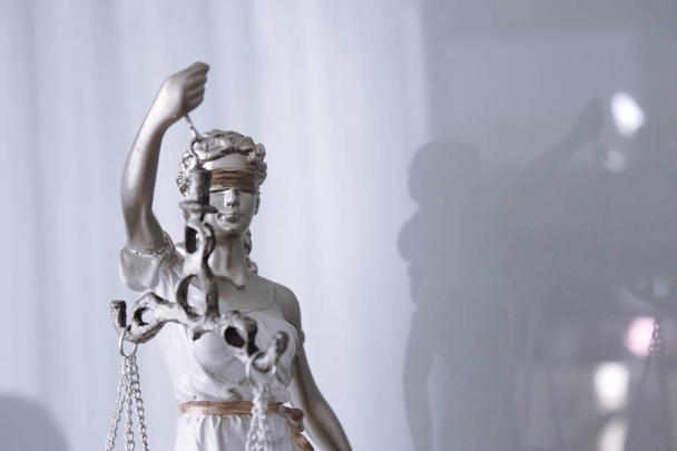 Adalet Themis kadın heykeli sembolü - Fotoğraf, Görsel