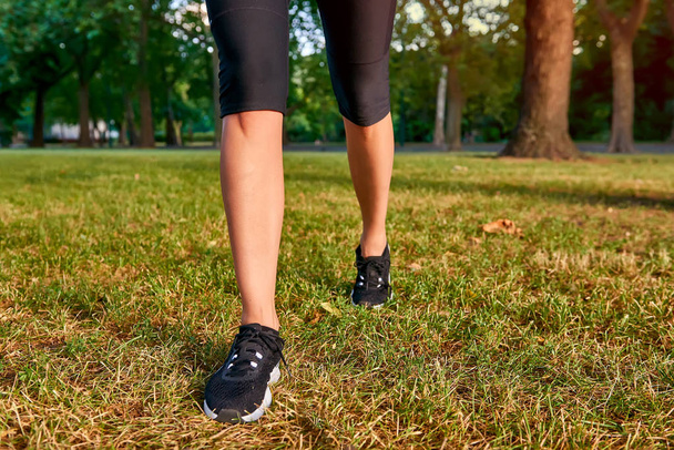 The legs of a running woman - Valokuva, kuva