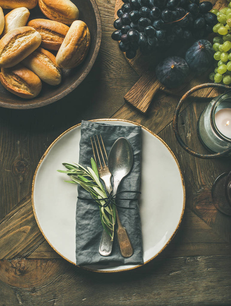 Fall table setting with cutlery  - 写真・画像