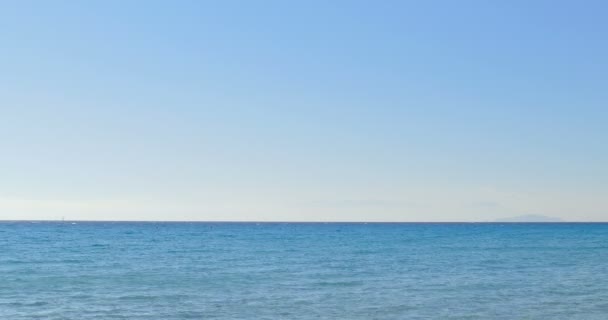 Vista panorámica al mar en verano día soleado. Paisaje marino
. - Metraje, vídeo