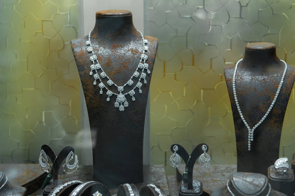 Vetrina con gioielli di lusso, gioielleria
 - Foto, immagini