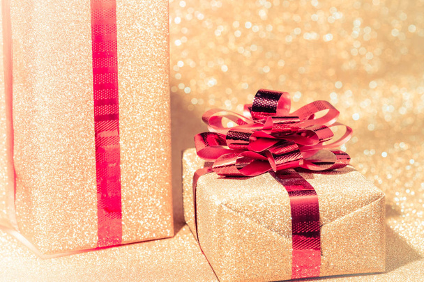 κουτί δώρου για τα Χριστούγεννα και Ευτυχισμένο το νέο έτος με εφέ φίλτρου ret - Φωτογραφία, εικόνα