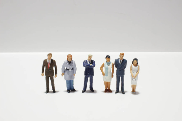 Mini figures d'affaires sur fond blanc
 - Photo, image