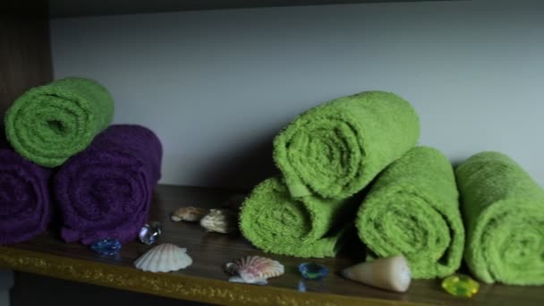 Towel on shelf in spa salon - Footage, Video