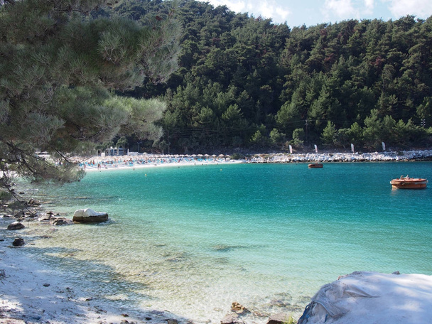 Playa de mármol en la isla griega de Tasos
 - Foto, imagen