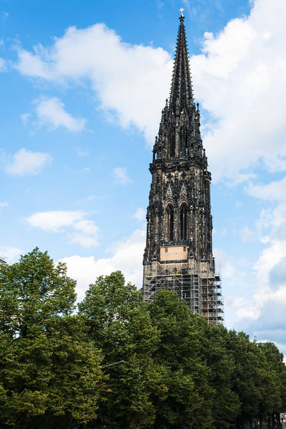 torre de la iglesia de San Nicolás en Hamburgo
 - Foto, Imagen