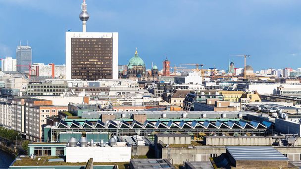 über der Ansicht der Stadt Berlin vom Reichstag - Foto, Bild