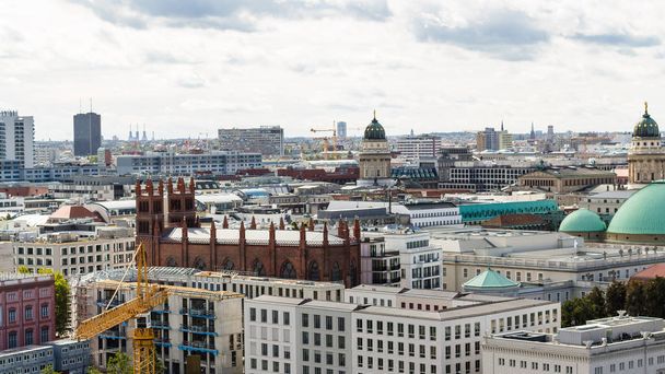 Berlijn stad met Friedrichswerdersche Kirche - Foto, afbeelding