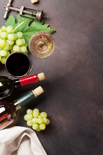 Wine bottles and grapes - Photo, Image