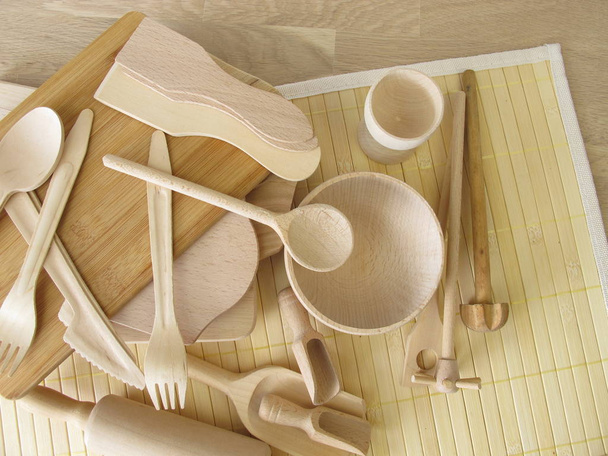 Utensilios de cocina libres de plástico de madera
 - Foto, Imagen