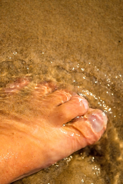 Fuß im Wasser - Foto, Bild