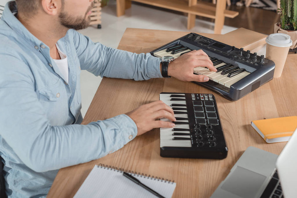 sound producer working with mpc pads - Photo, image