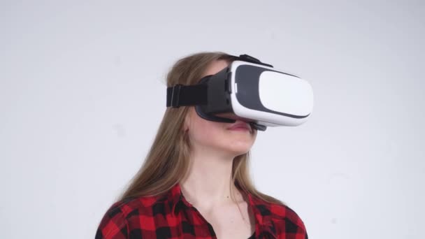 Close-up of the Girl that Rotates Head in Virtual Reality Helmet - Filmati, video