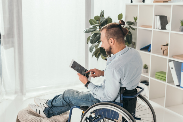 man on wheelchair using tablet - Valokuva, kuva