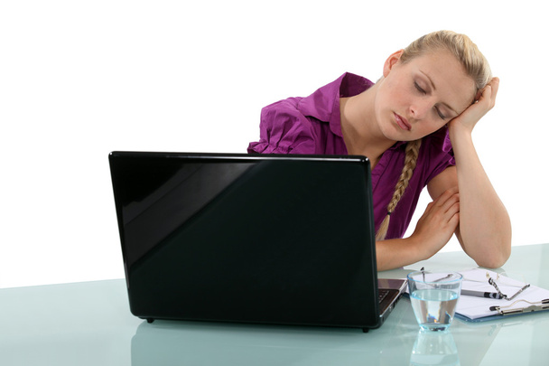 Employee falling asleep at her desk - Zdjęcie, obraz