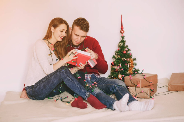 loving couple decorating Christmas tree - Φωτογραφία, εικόνα
