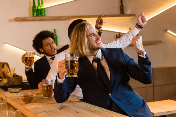 businessmen watching football game in bar - Fotoğraf, Görsel