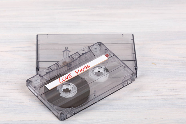 cassette audio sur fond en bois - Photo, image