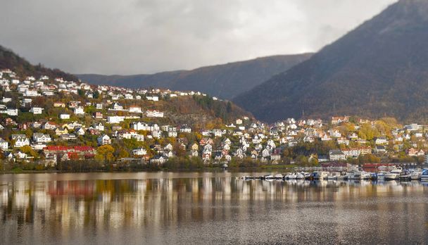 Kolorowy krajobraz z Norwegia, Bergen - Zdjęcie, obraz