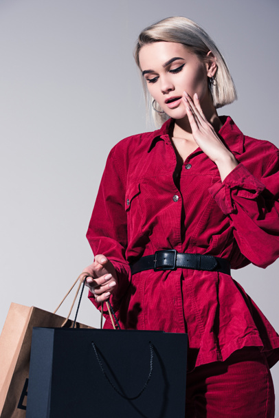 attractive girl with shopping bag - Zdjęcie, obraz