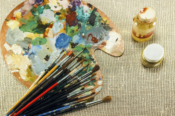 artist's palette with tassels close-up - Foto, afbeelding